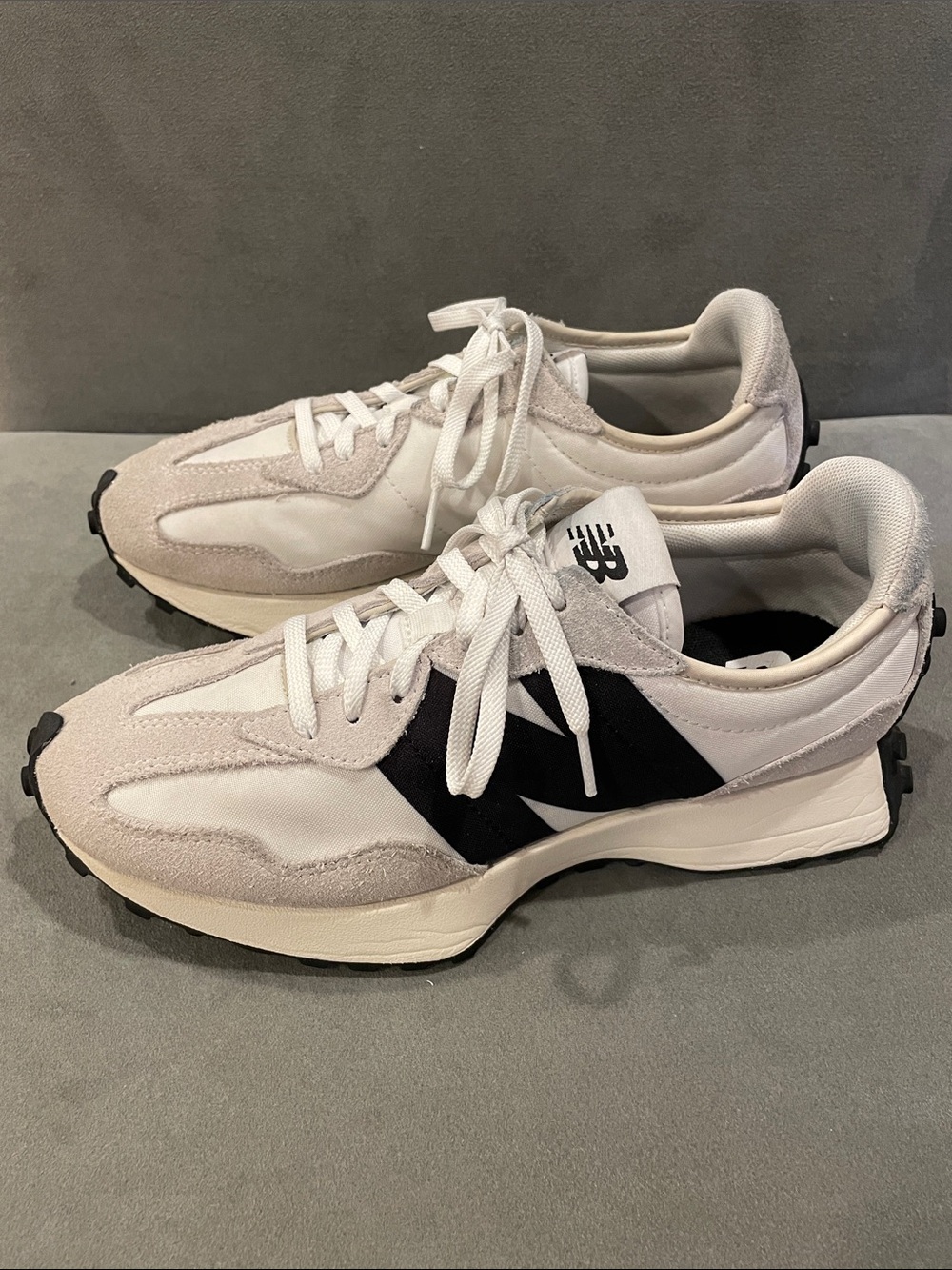 New Balance 327 White Black Women's Size 8 Retro Runner Sneakers - Picture 4 of 15